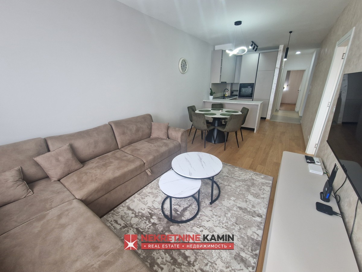 Bečići'de yeni bir binada kiralık 2+1 daire